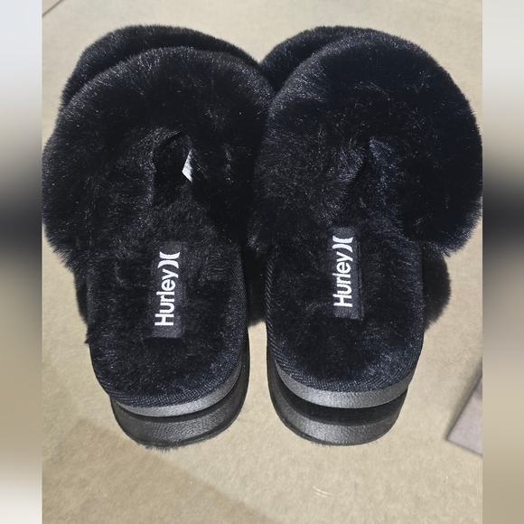 NEW! Hurley Women's Black Furry Slippers - Picture 3 of 5